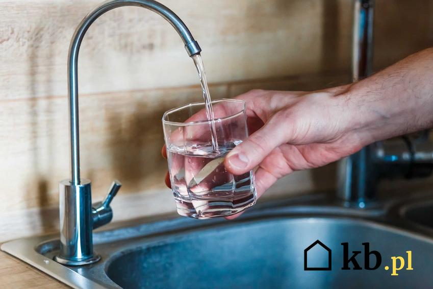 Woda kranowa nadająca się do picia, a także podpowiedzi, jak poprawić jakość wody w mieszkaniu krok po kroku