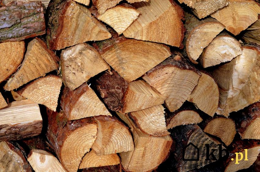 Drewno na opał w szczapach, a także podpwoiedzi, gdzie kupić drewno opałowe tanio, zarówno do pieca, jak i do kominka