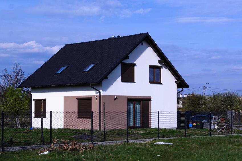 Świetliki dachowe na dachu w domu jednorodzinnym, a także świetliki na dachu i ich zastosowanie, wady i zalety