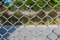 Koszt ogrodzenia działki siatką ogrodzeniową z bramą kutą