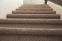 Wykładzina na schody - rodzaje, opinie, montaż krok po kroku