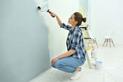 Jak malować ścianę? Przygotowanie, wybór farby, techniki malowania, porady