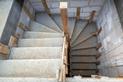 Jak tanio wykończyć schody betonowe? Doradzamy krok po kroku