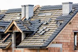 Rodzaje pokryć dachowych odpowiednie na różne rodzaje dachów i ich ceny