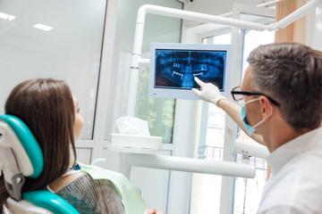 Ceny implantów zębów 2023 - sprawdź cenniki w Twoim mieście