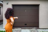 Drzwi garażowe bez tajemnic – rodzaje, ceny, opinie, wiodący producenci