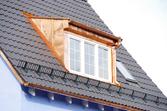 Lukarny czy okna dachowe? Porównaj koszty i funkcjonalność