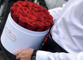 Róże w boxie na Dzień Kobiet - dlaczego to dobry pomysł?