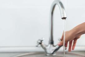 Jak oszczędzać wodę w domu i na działce? TOP 5 najlepszych sposobów