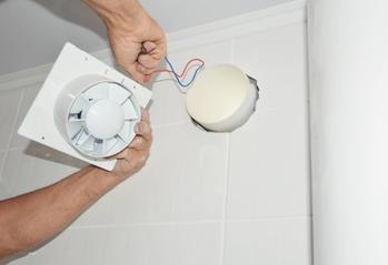 Jak podłączyć wentylator łazienkowy z czujnikiem wilgoci? Prosta instrukcja