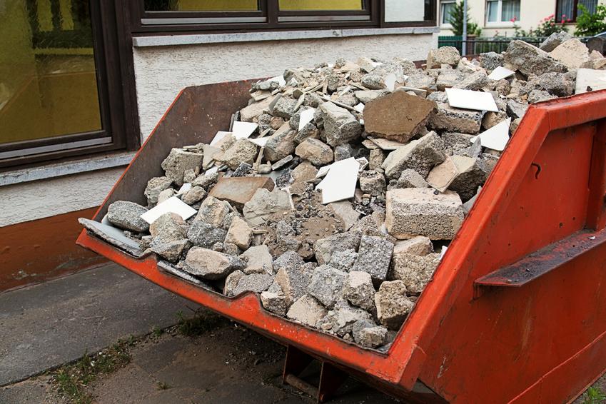 Usługa wynajęcia i wywozu kontenera na gruz o pojemności 2,7 m3. Wyłacznie kamienie, cegły, beton oraz ziemia. 