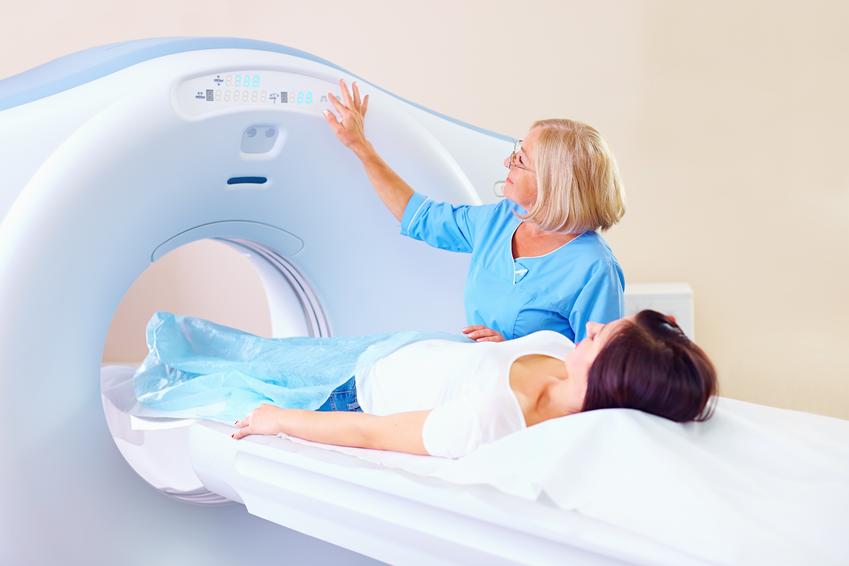Średni koszt wykonania tomografii komputerowej jamy brzusznej.  Świadczenia medyczne zwolnione z podatku VAT.