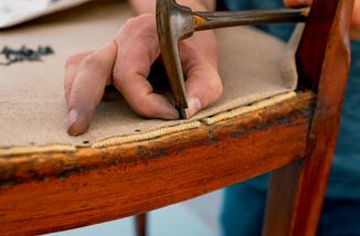 Cennik renowacji krzeseł tapicerowanych 2023 w ponad 150 miastach w Polsce