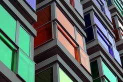 Cennik zabudowy balkonu z płyt pleksi 2023 w ponad 150 miastach w Polsce